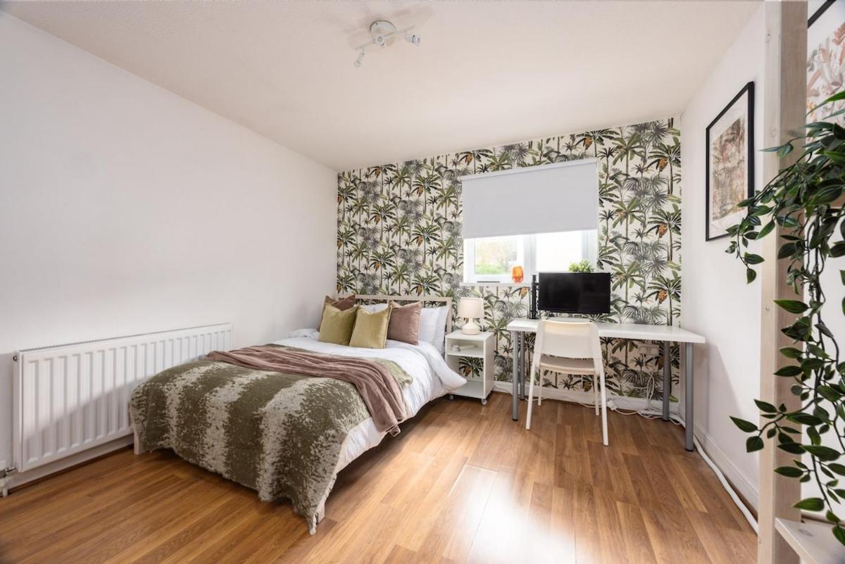 Spacious 5br Retreat - Easy Access To Centre *