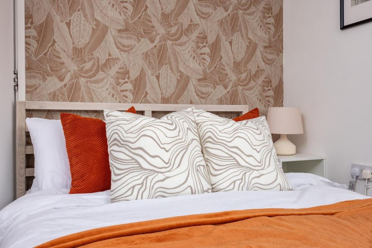 Spacious 5br Retreat - Easy Access To Centre Holiday home Nottingham