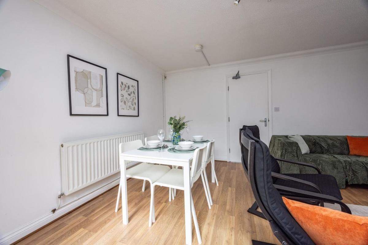 Holiday home Spacious 5br Retreat - Easy Access To Centre Nottingham