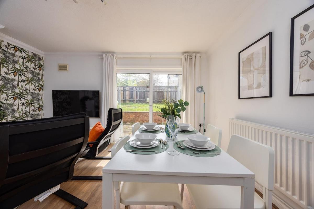 Spacious 5br Retreat - Easy Access To Centre